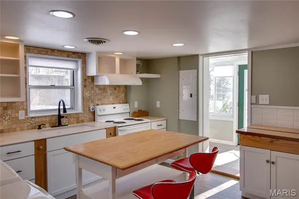 $212,000 | 104 Grafton Hills Drive, Grafton, IL 62037