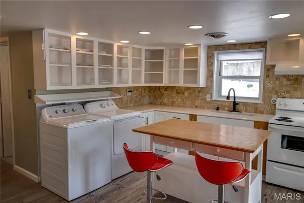 $212,000 | 104 Grafton Hills Drive, Grafton, IL 62037