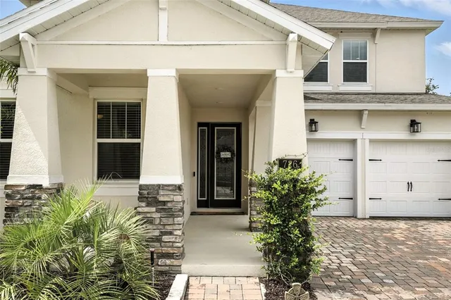a view of a entryway of the house