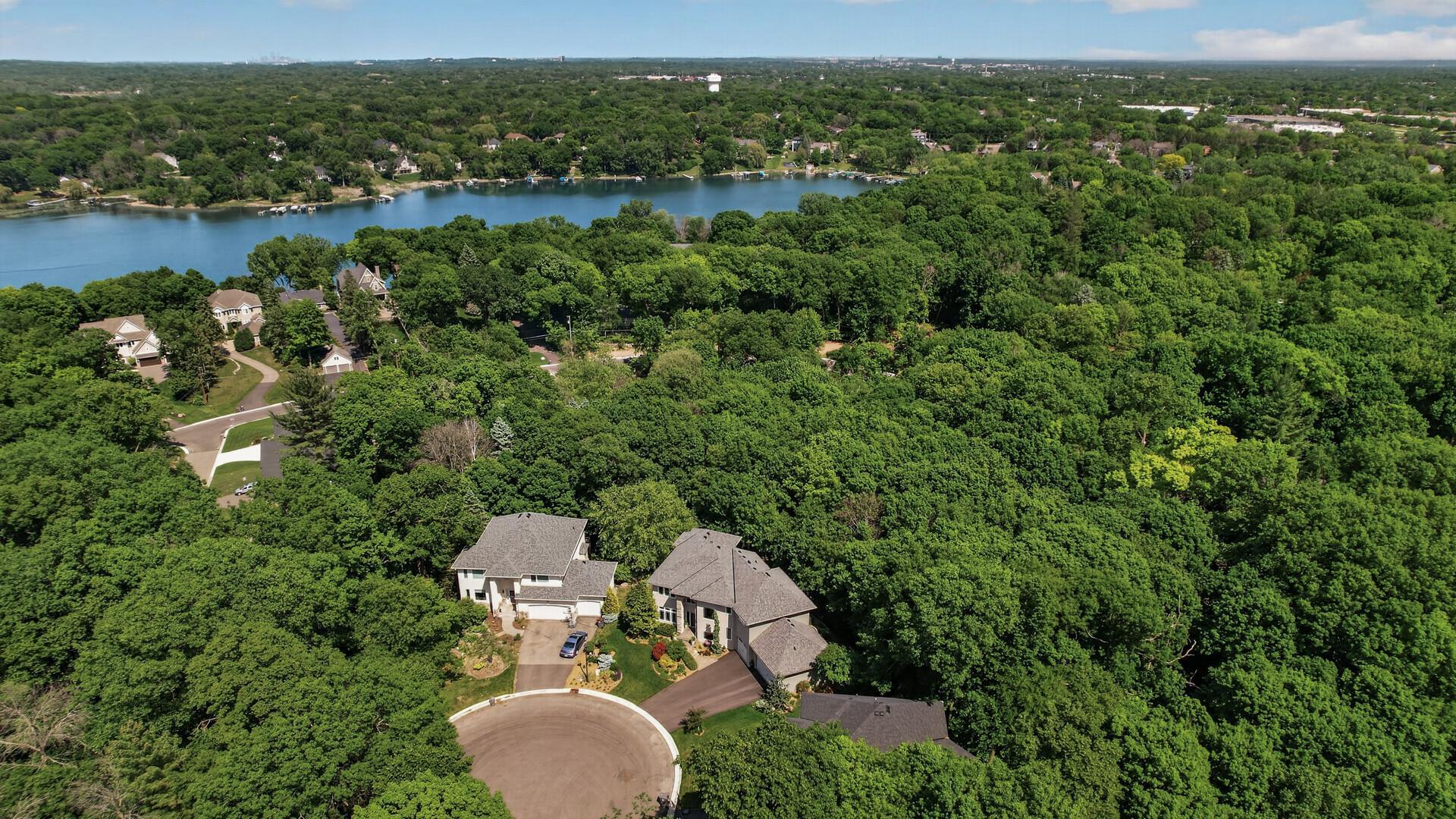 381 Del Rio Drive Chanhassen, MN 55317 - Photo 2 of 30