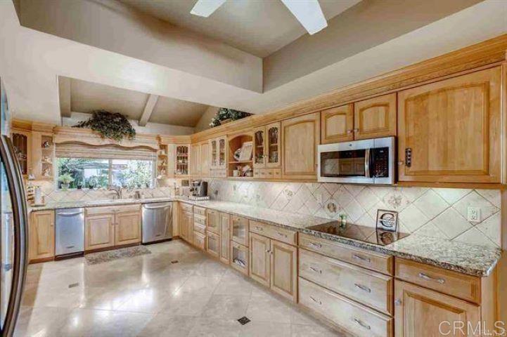 2081 Elevado Road Vista, CA 92084 - Photo 11 of 70