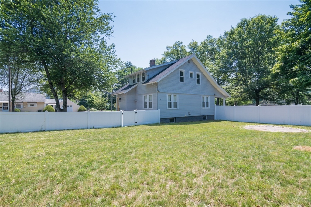 170 Plumtree Road Springfield, MA 01118 - Photo 2 of 31