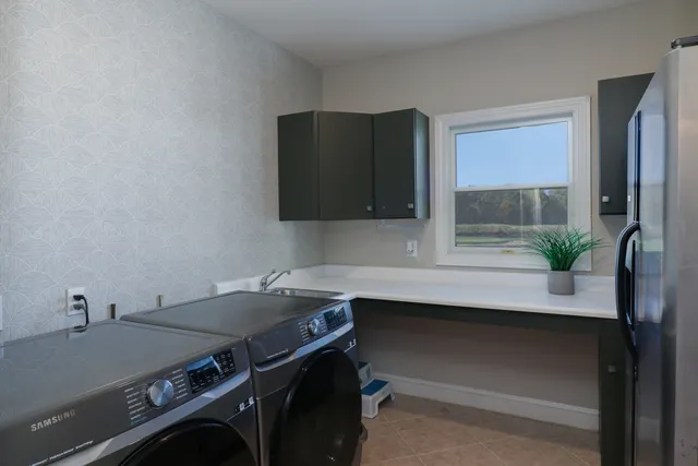 a view of a livingroom with a furniture