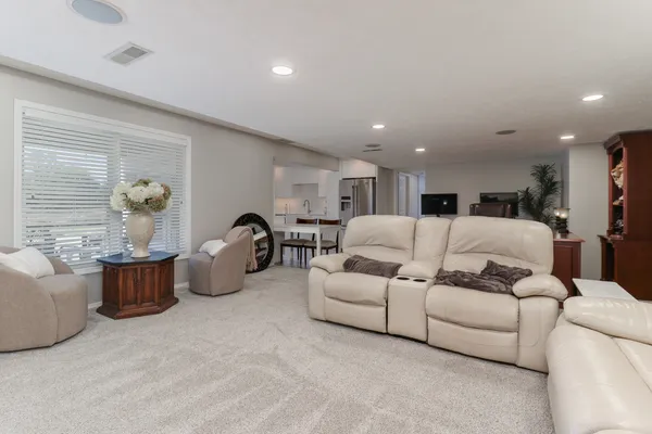 $645,000 | 3 Pebblebrook Court, Bloomington, IL 61705