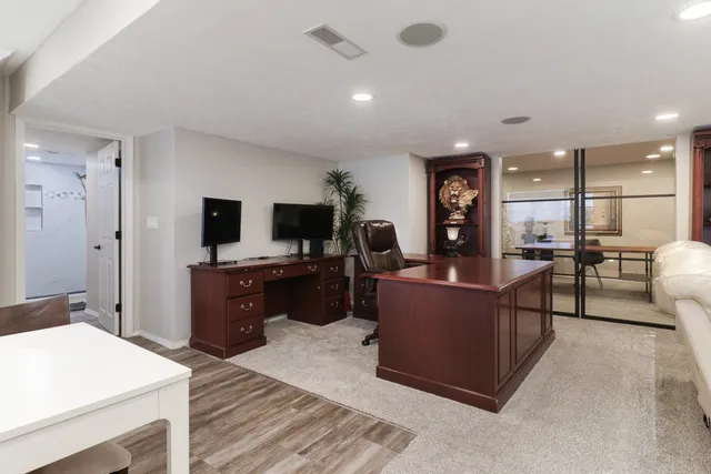 $675,000 | 3 Pebblebrook Court, Bloomington, IL 61705