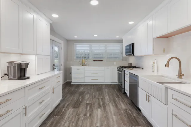 $675,000 | 3 Pebblebrook Court, Bloomington, IL 61705