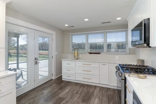 $675,000 | 3 Pebblebrook Court, Bloomington, IL 61705