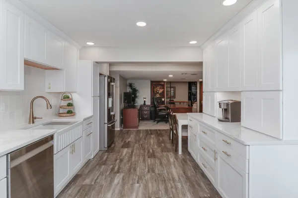 $645,000 | 3 Pebblebrook Court, Bloomington, IL 61705