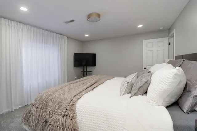 $675,000 | 3 Pebblebrook Court, Bloomington, IL 61705