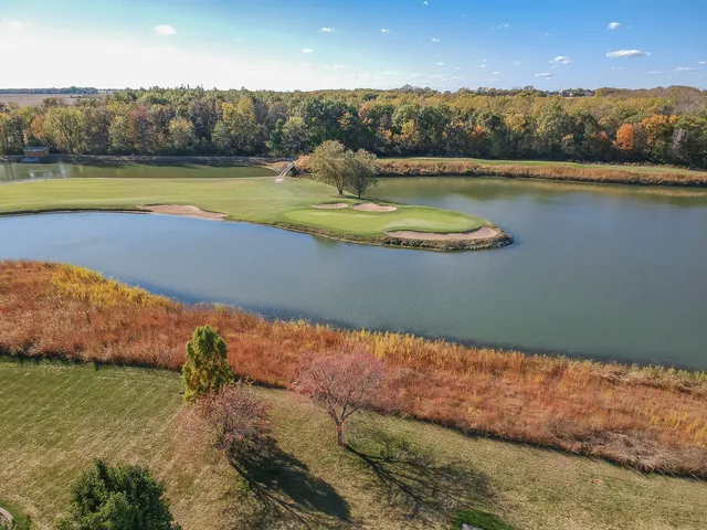 $675,000 | 3 Pebblebrook Court, Bloomington, IL 61705