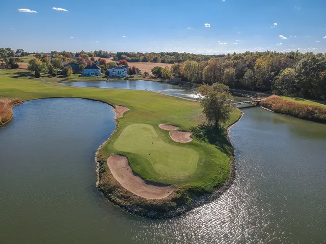 $675,000 | 3 Pebblebrook Court, Bloomington, IL 61705