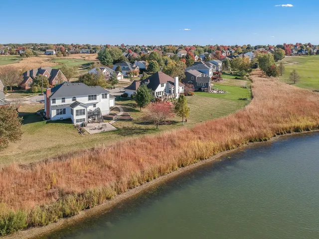 $675,000 | 3 Pebblebrook Court, Bloomington, IL 61705