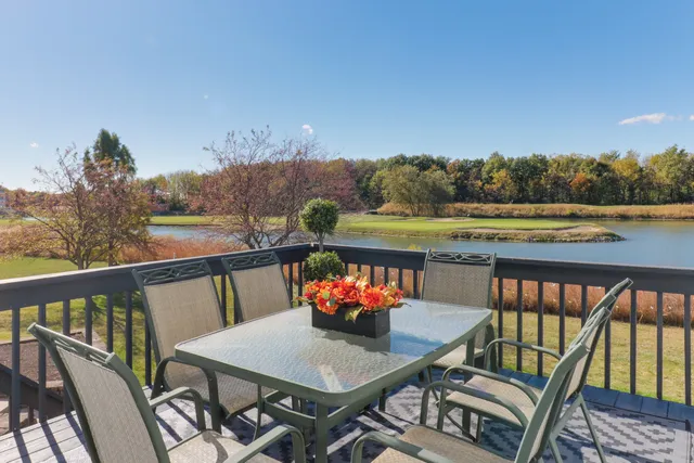 $675,000 | 3 Pebblebrook Court, Bloomington, IL 61705