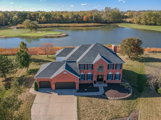 $675,000 | 3 Pebblebrook Court, Bloomington, IL 61705