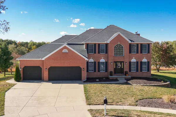 $645,000 | 3 Pebblebrook Court, Bloomington, IL 61705