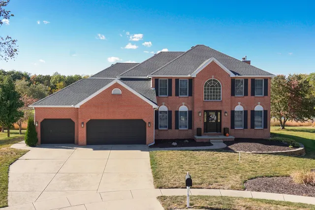 $675,000 | 3 Pebblebrook Court, Bloomington, IL 61705