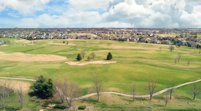 $675,000 | 3 Pebblebrook Court, Bloomington, IL 61705