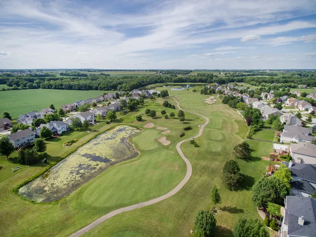 $675,000 | 3 Pebblebrook Court, Bloomington, IL 61705