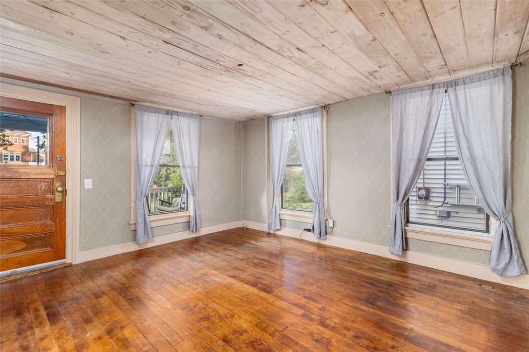 4019 Post Road Warwick, RI 02886 - Photo 4 of 41 Living Room