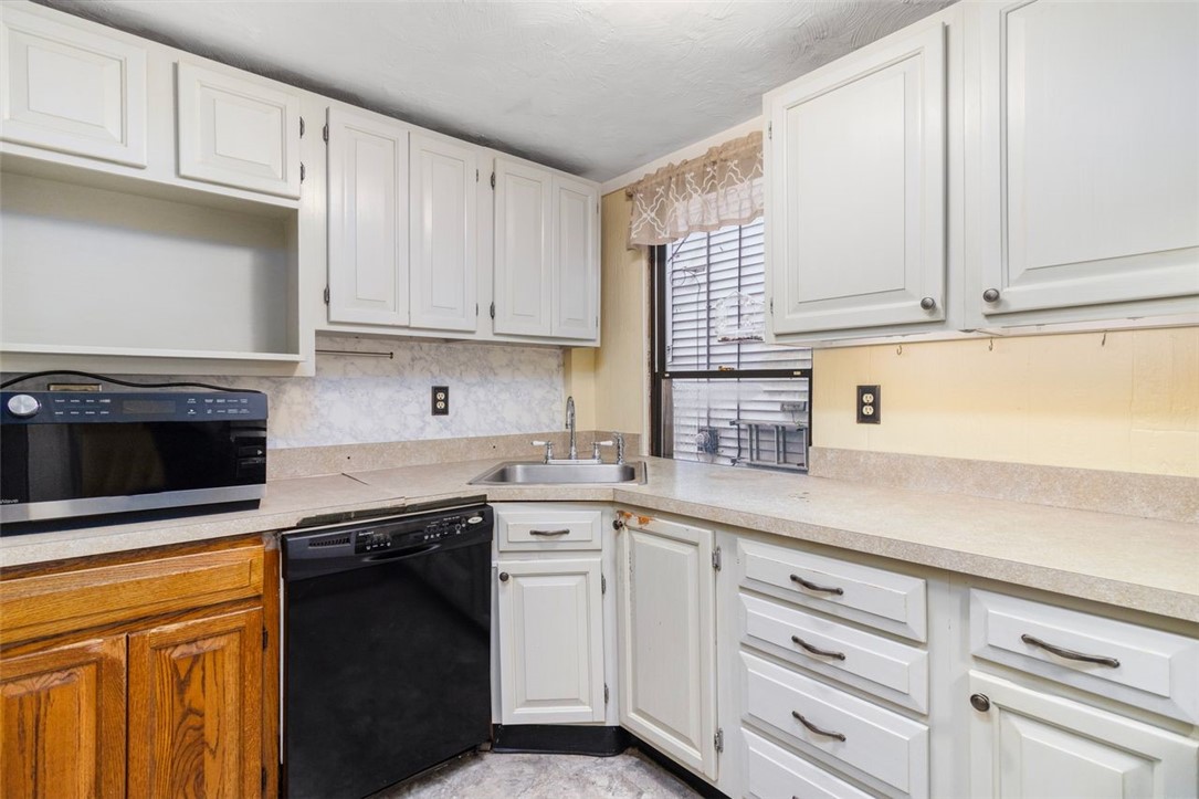 4019 Post Road Warwick, RI 02886 - Photo 8 of 41 Butlers Pantry