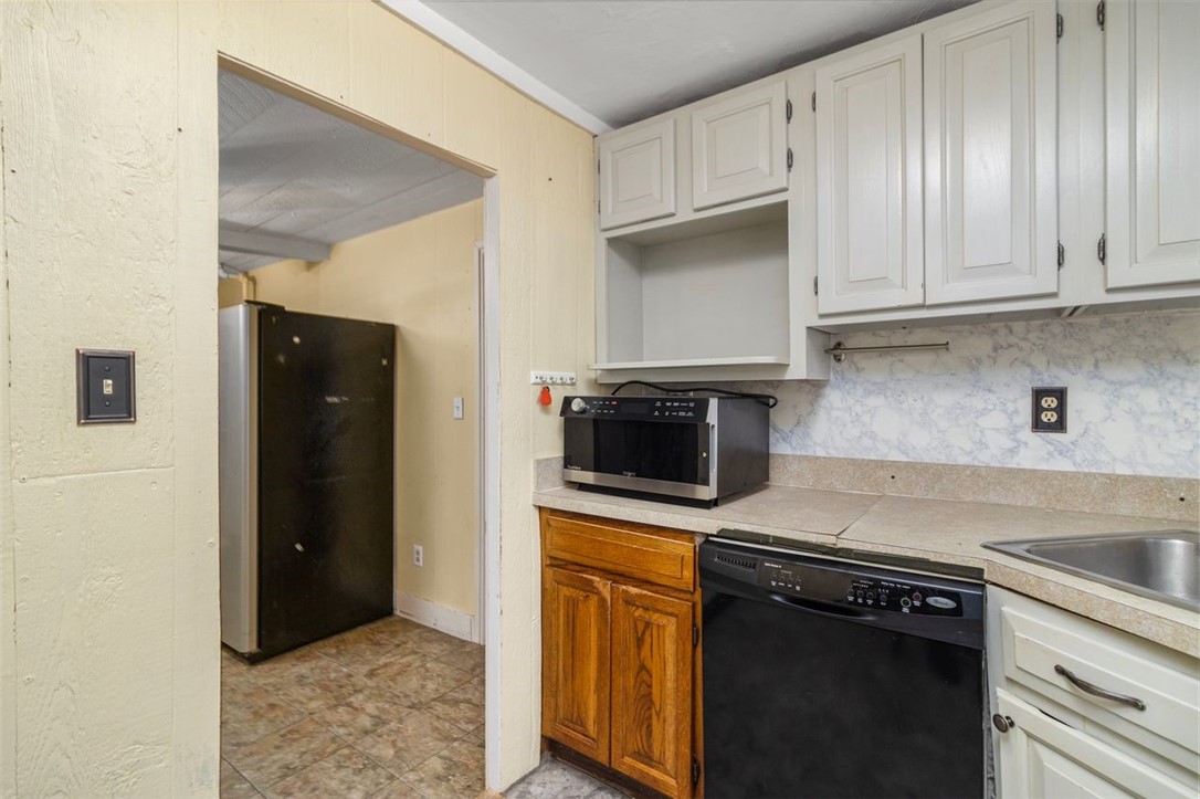 4019 Post Road Warwick, RI 02886 - Photo 9 of 41 Butlers Pantry