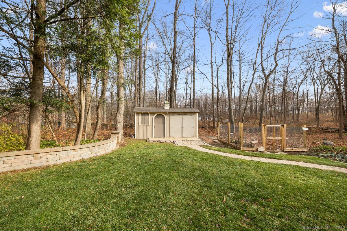 95 Ridgewood Road Ridgefield, CT 06877 - Photo 28 of 31 a view of a back yard