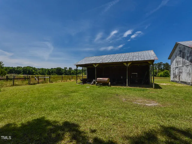 $1,000,000 | 2371 Highway 210, Smithfield, NC 27577