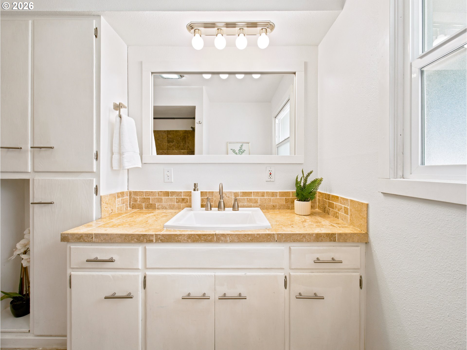 20310 Southwest Boones Ferry Road Tualatin, OR 97062 - Photo 26 of 48 Bathroom