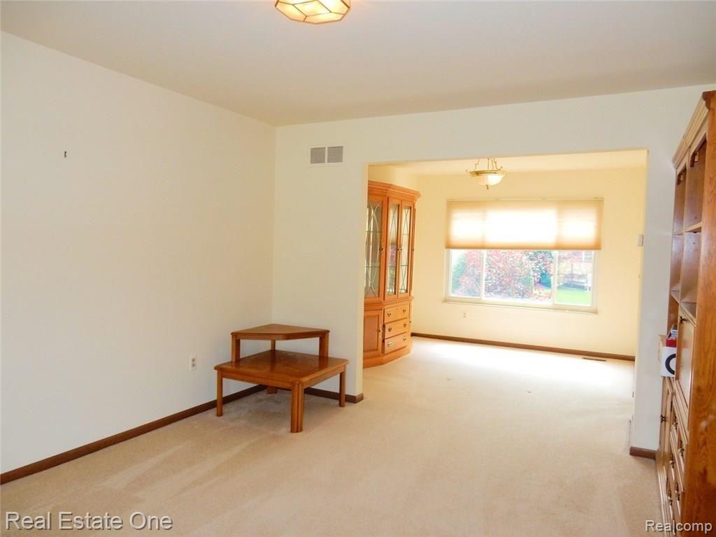 745 Lion Street Rochester Hills, MI 48307 - Photo 13 of 80