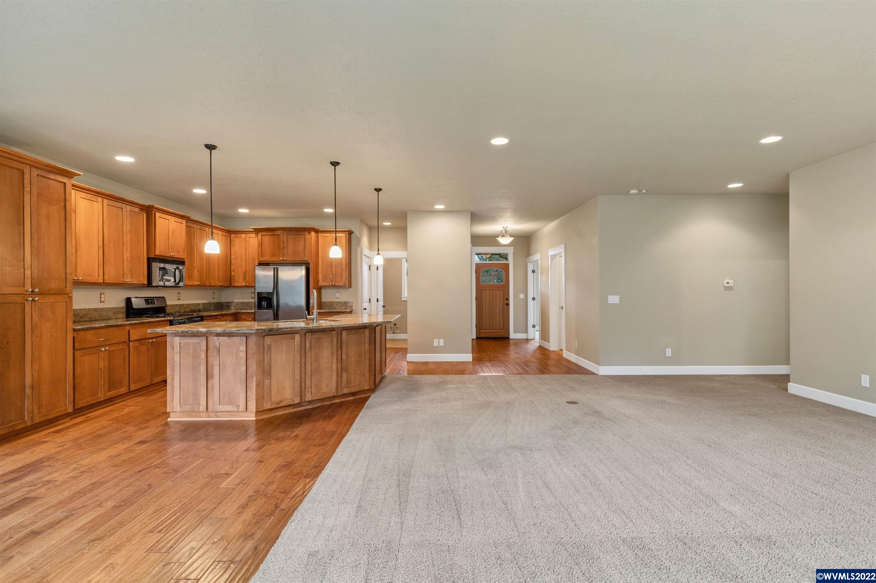 965 Pinetop Street Sweet Home, OR 97386 - Photo 5 of 27