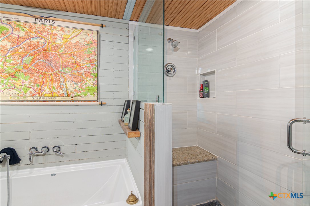 7150 Linne Road Seguin, TX 78155 - Photo 12 of 43 a bathroom with a sink a bath tub and a shower