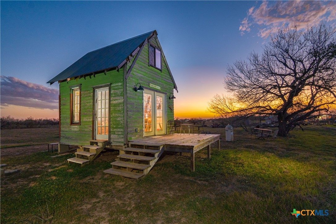 7150 Linne Road Seguin, TX 78155 - Photo 27 of 43 a backyard of a house with table and chairs