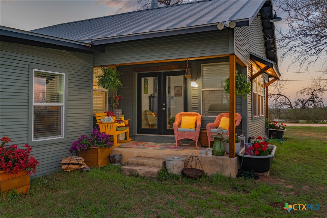 7150 Linne Road Seguin, TX 78155 - Photo 3 of 43 a backyard of a house with table and chairs