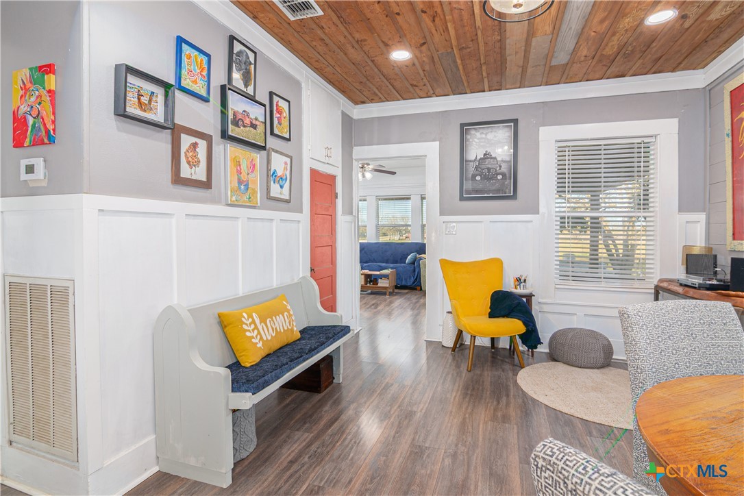 7150 Linne Road Seguin, TX 78155 - Photo 8 of 43 a living room with furniture and a flat screen tv