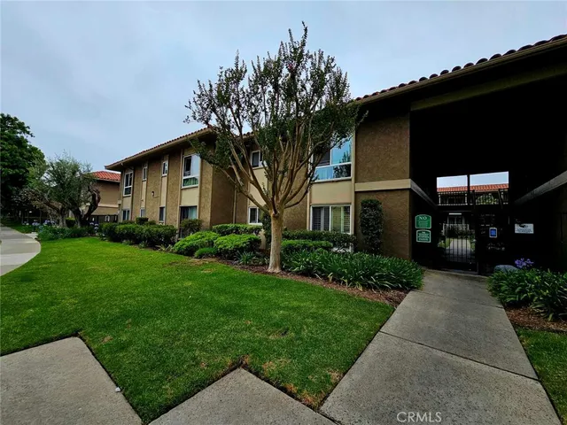$431,000 | 611 South La Veta Park Circle, Unit CI228, Orange, CA 92868