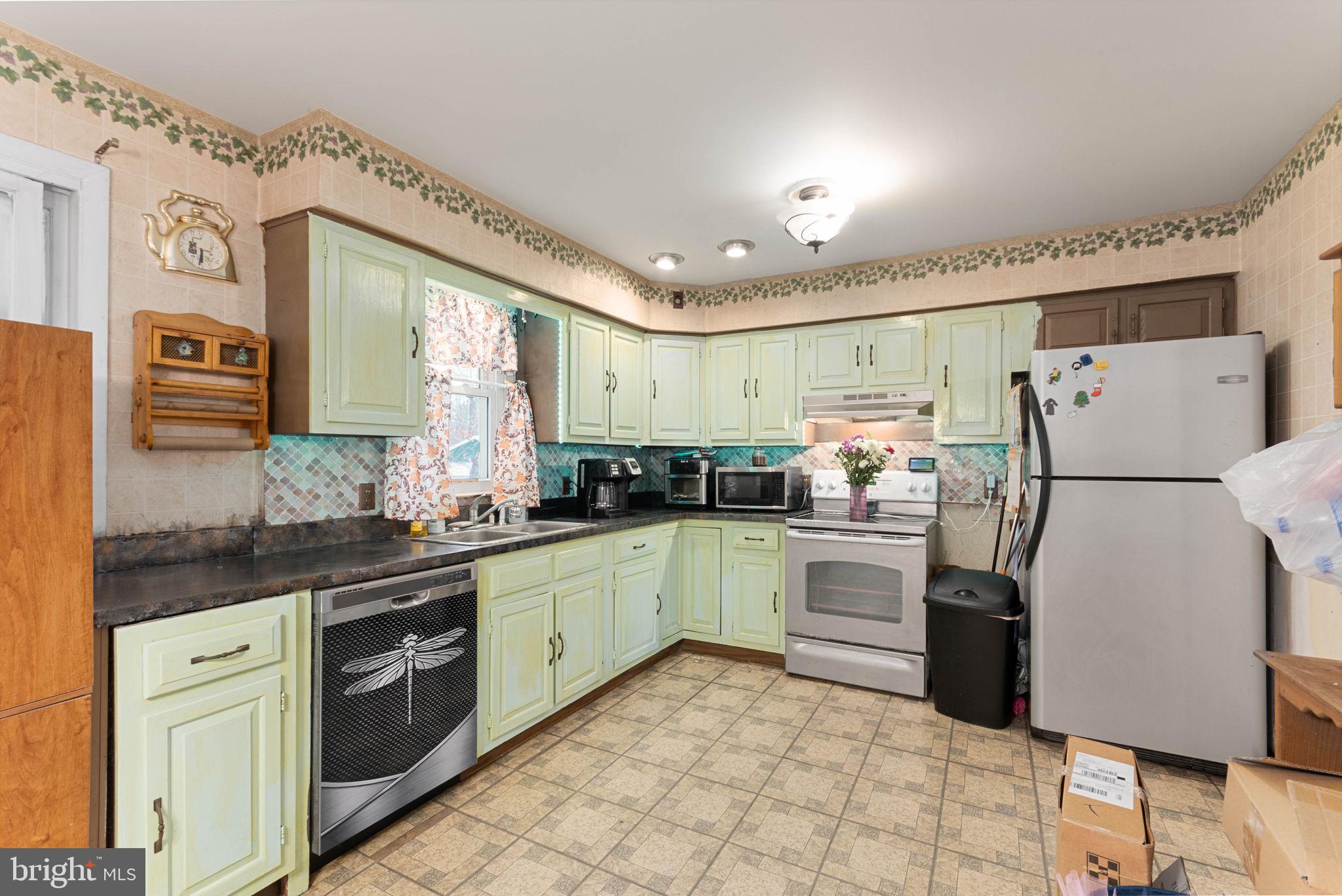 1734 Highland Road Williamstown, NJ 08094 - Photo 7 of 33 Kitchen