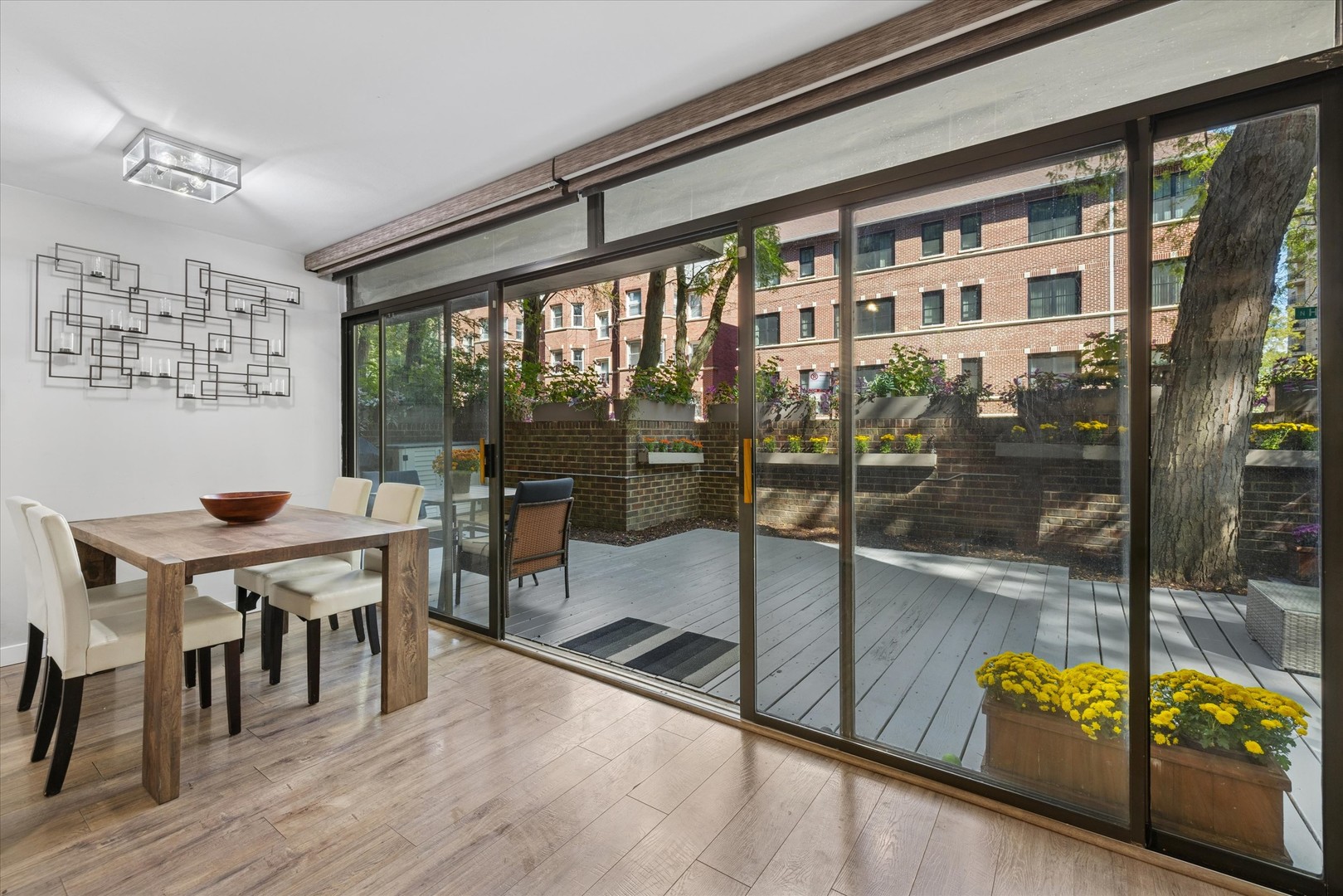 2600 North Hampden Court, Unit J1 Chicago, IL 60614 - Photo 6 of 16 a lobby with furniture and floor to ceiling window