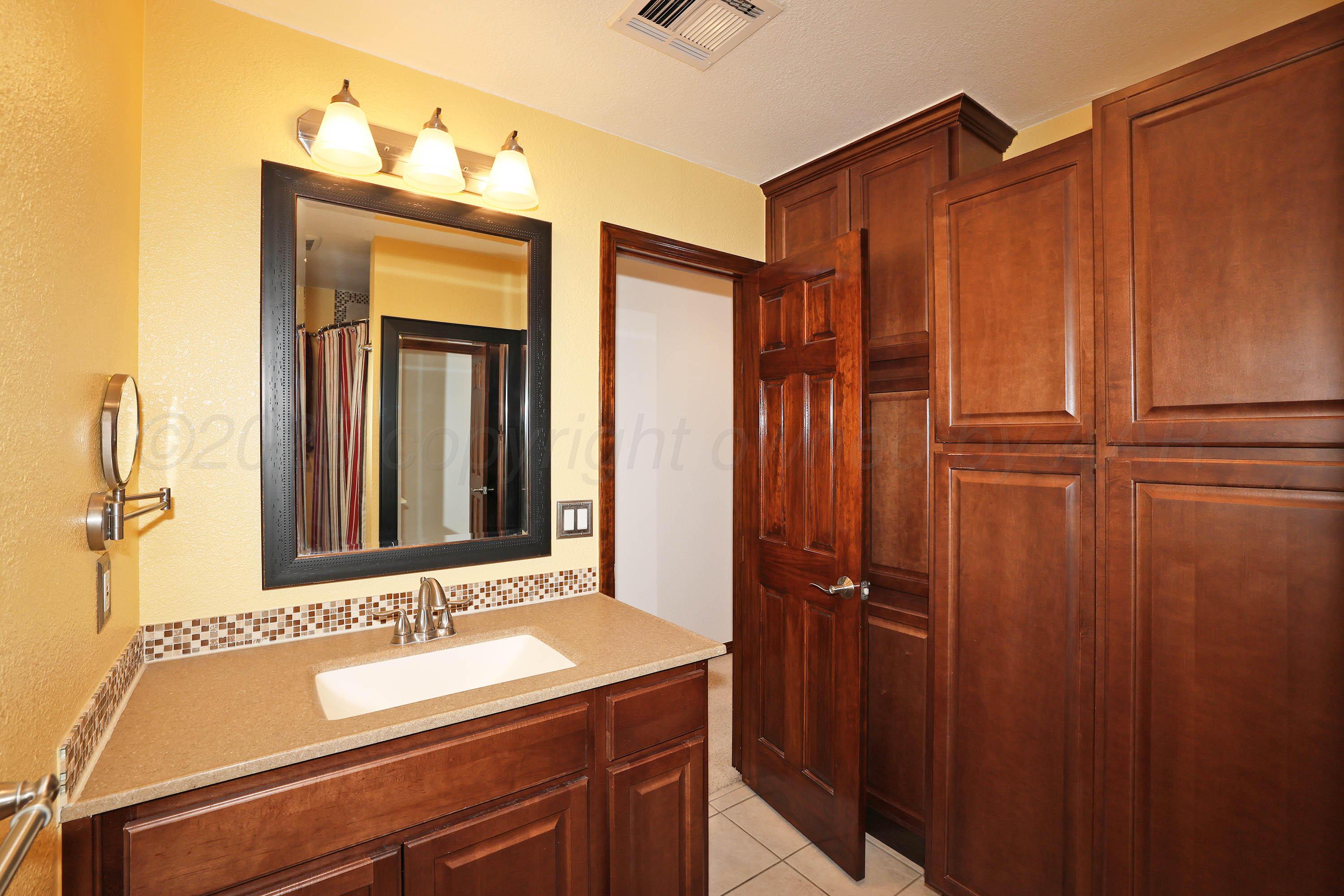 7722 Canode Drive Amarillo, TX 79121 - Photo 26 of 40 a bathroom with a sink and a mirror