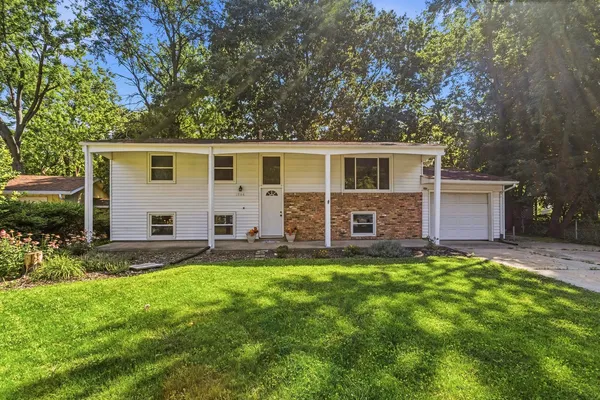 $259,900 | 1906 Crescent Drive, Champaign, IL 61821