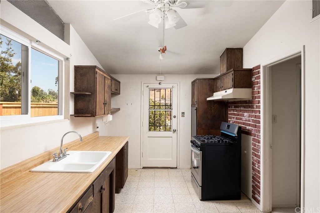 12540 Taunt Place Poway, CA 92064 - Photo 12 of 36 a bathroom with a sink double vanity and a mirror