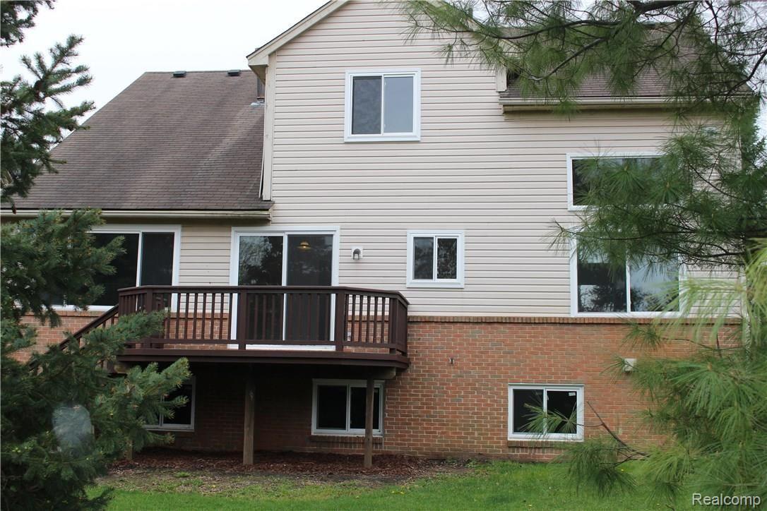 3636 Briarbrooke Lane Rochester, MI 48306 - Photo 3 of 15 great location in the sub justs minutes to the park and pool.
