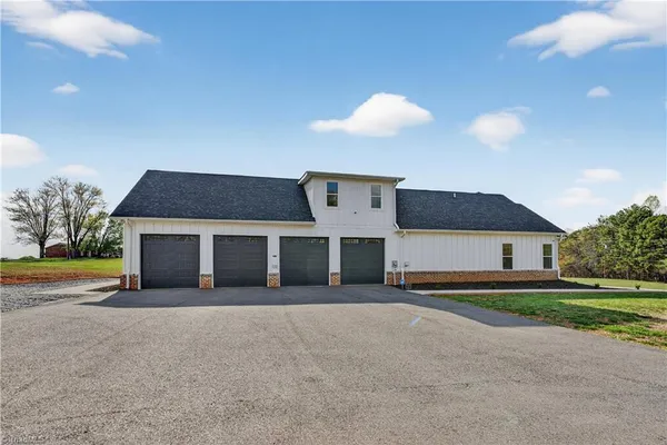 $999,800 | 138 Arthur Needham Road, Pilot Mountain, NC 27041