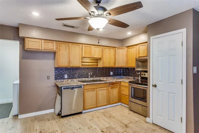 $195,000 | 616 Black Hills Drive, Burleson, TX 76028