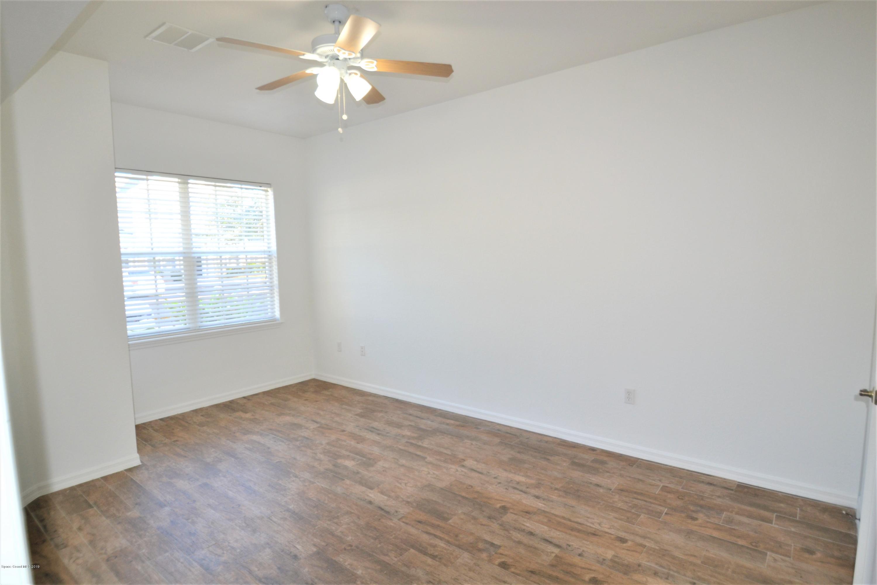 115 Turpial Way, Unit 103 Melbourne, FL 32901 - Photo 11 of 38 115 Turpial #103 Master Suite (4)