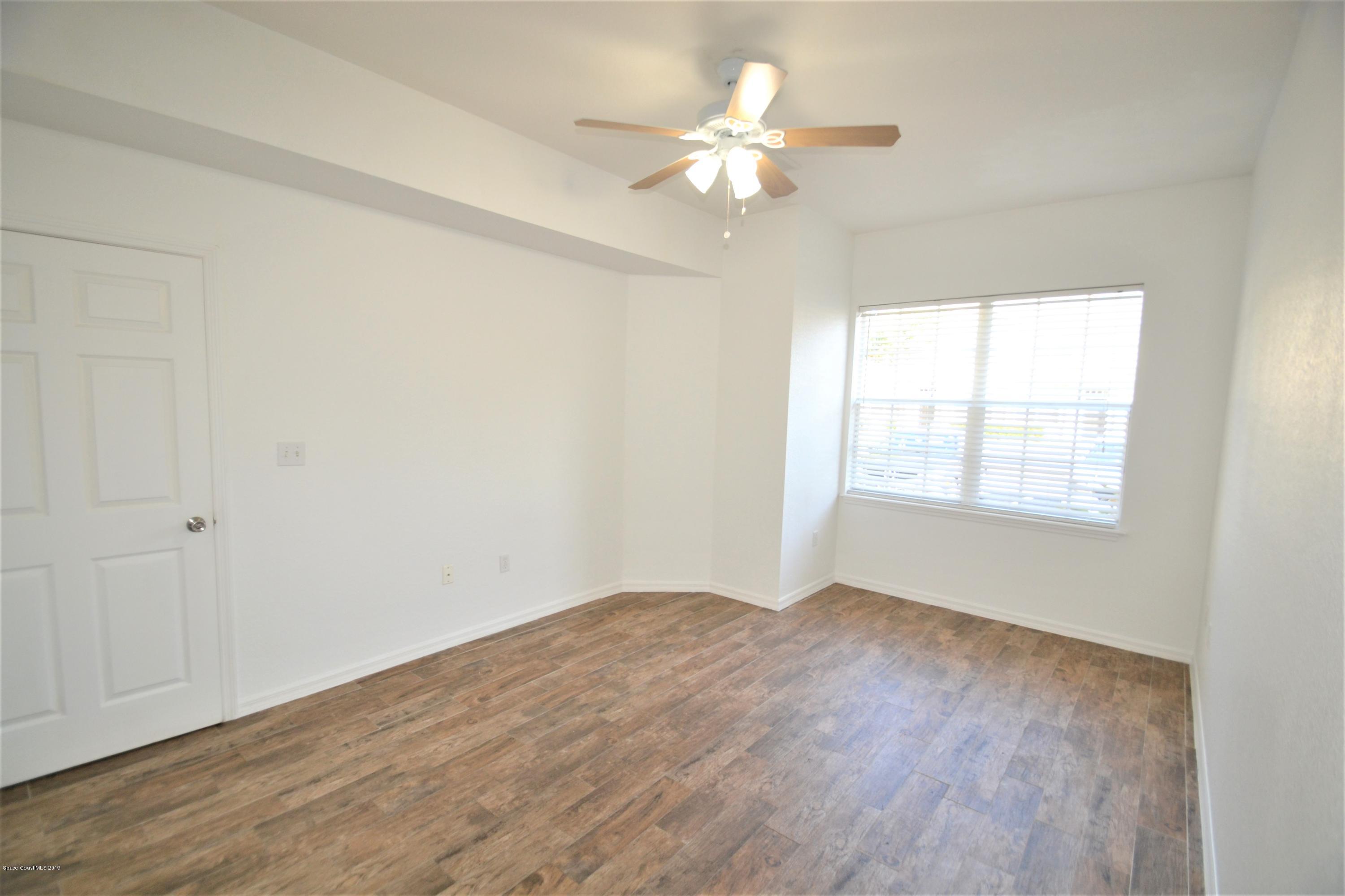 115 Turpial Way, Unit 103 Melbourne, FL 32901 - Photo 12 of 38 115 Turpial #103 Master Suite (14)
