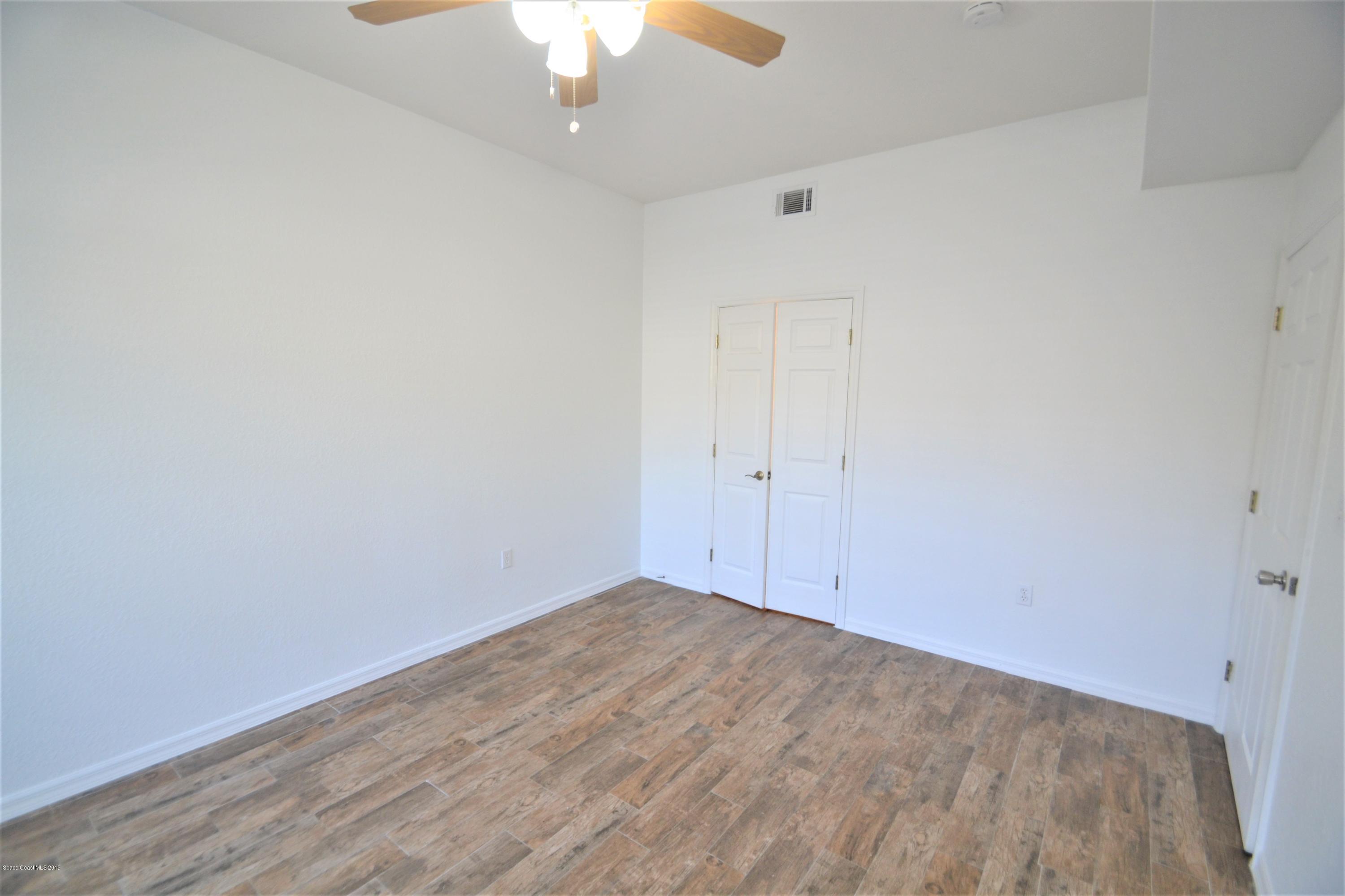 115 Turpial Way, Unit 103 Melbourne, FL 32901 - Photo 13 of 38 115 Turpial #103 Master Suite (6)