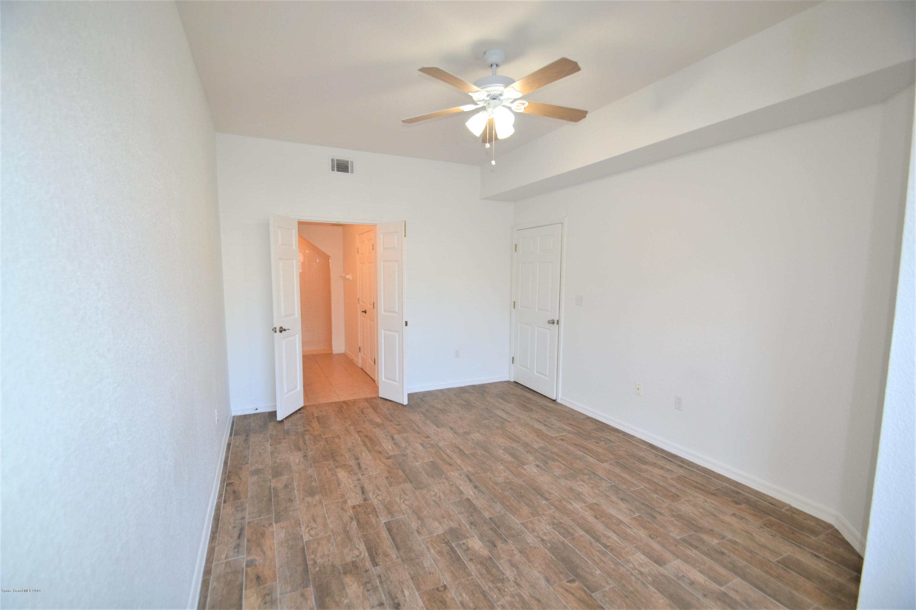 115 Turpial Way, Unit 103 Melbourne, FL 32901 - Photo 15 of 38 115 Turpial #103 Master Suite (10)