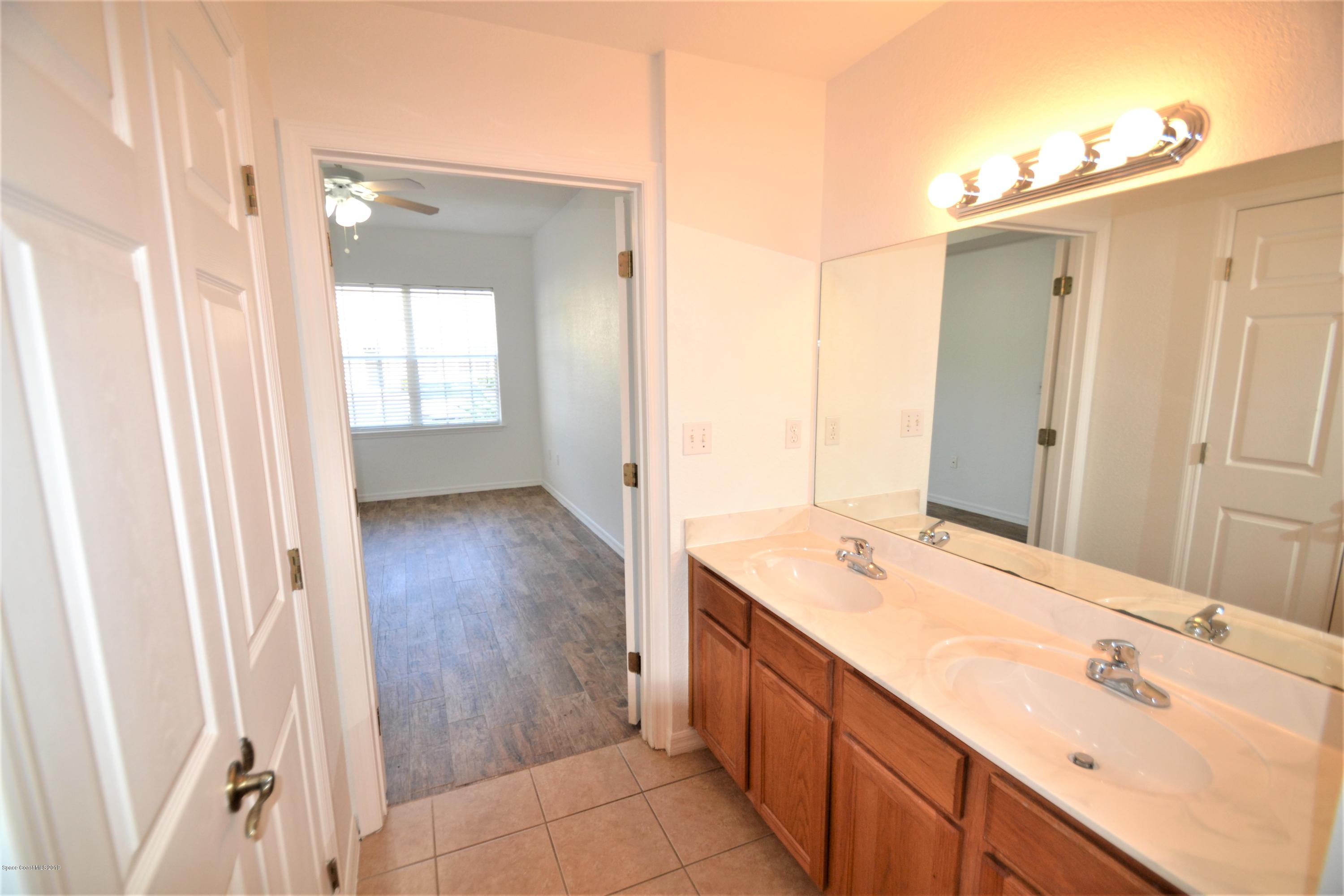 115 Turpial Way, Unit 103 Melbourne, FL 32901 - Photo 16 of 38 115 Turpial #103 Master Suite (23)