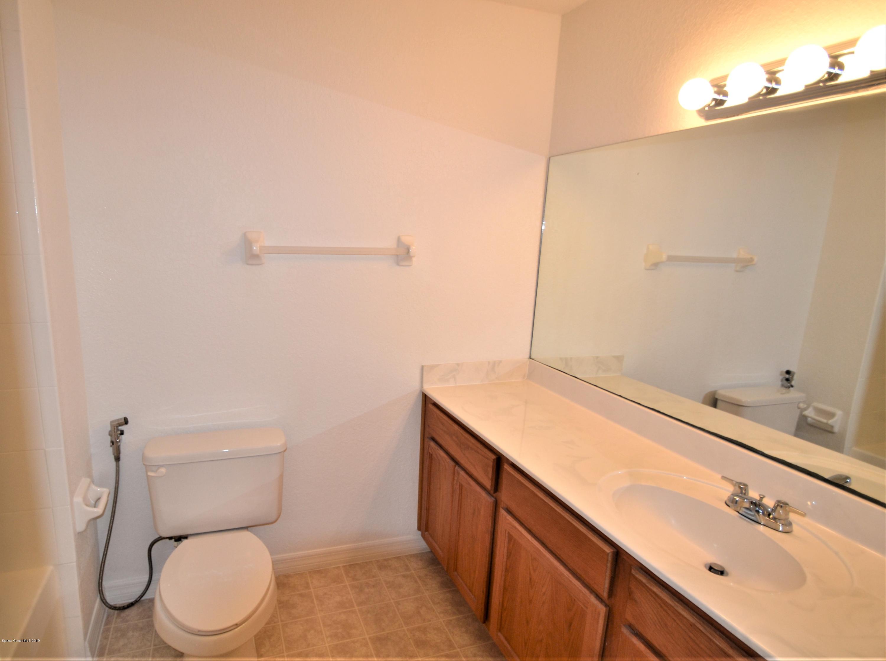 115 Turpial Way, Unit 103 Melbourne, FL 32901 - Photo 32 of 38 115 Turpial #103 Upstairs Bathroom (4)