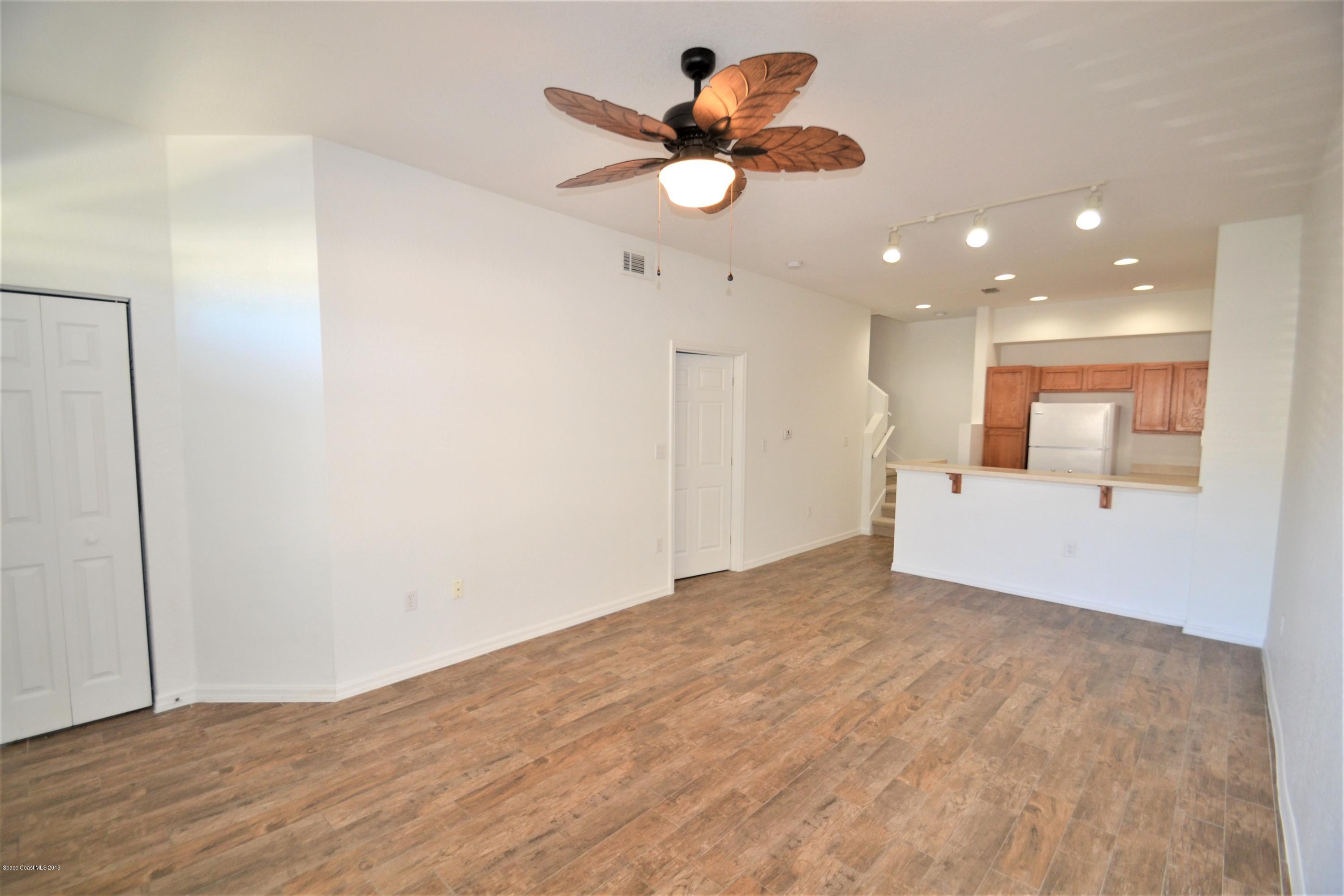 115 Turpial Way, Unit 103 Melbourne, FL 32901 - Photo 5 of 38 115 Turpial #103 Family (8)